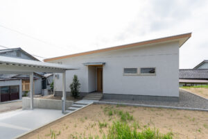 片流れ屋根と海の気配を楽しむ、大人のおひとりさまの平屋（かほく市注文住宅）