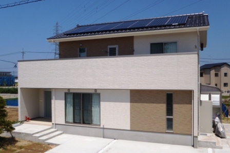 太陽光発電設置　シンプルモダンのスマートハウス